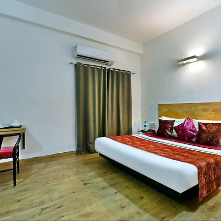 Divine Inn Couple Friendly Hotel Near Sector 51 Metro Station Noida Exterior photo