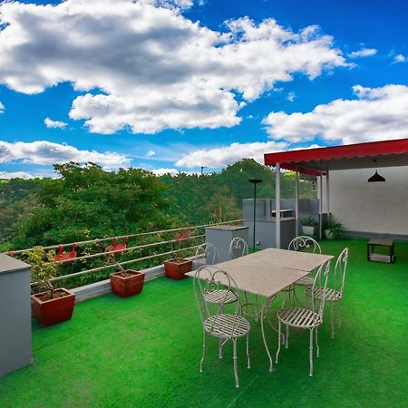 Divine Inn Couple Friendly Hotel Near Sector 51 Metro Station Noida Exterior photo