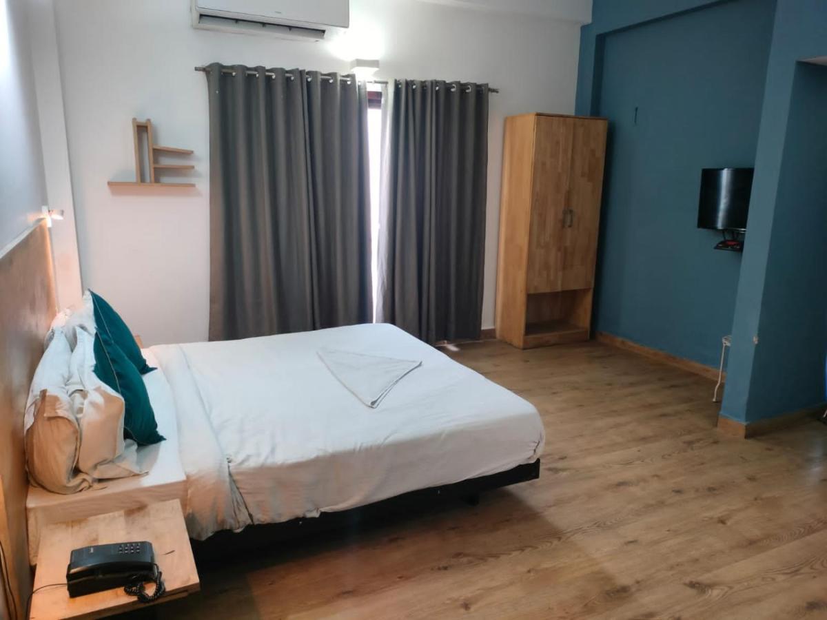 Divine Inn Couple Friendly Hotel Near Sector 51 Metro Station Noida Exterior photo