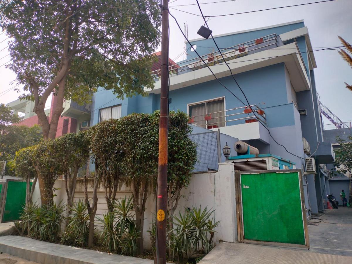 Divine Inn Couple Friendly Hotel Near Sector 51 Metro Station Noida Exterior photo