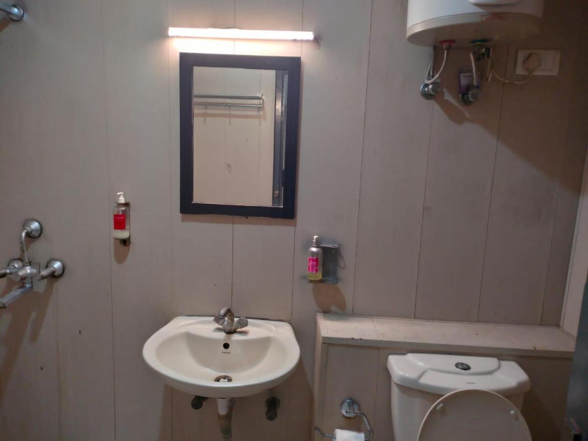 Divine Inn Couple Friendly Hotel Near Sector 51 Metro Station Noida Exterior photo