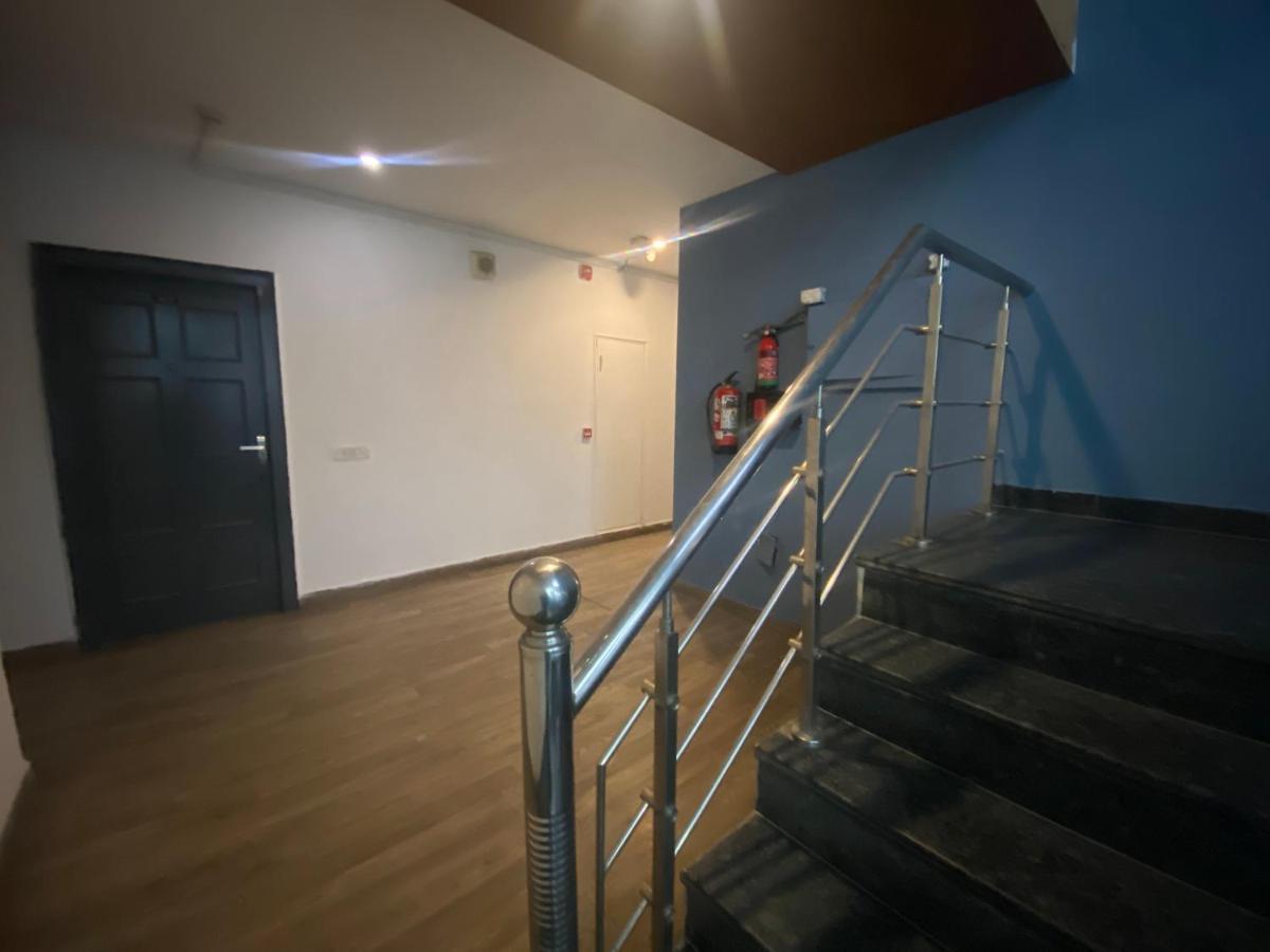 Divine Inn Couple Friendly Hotel Near Sector 51 Metro Station Noida Exterior photo