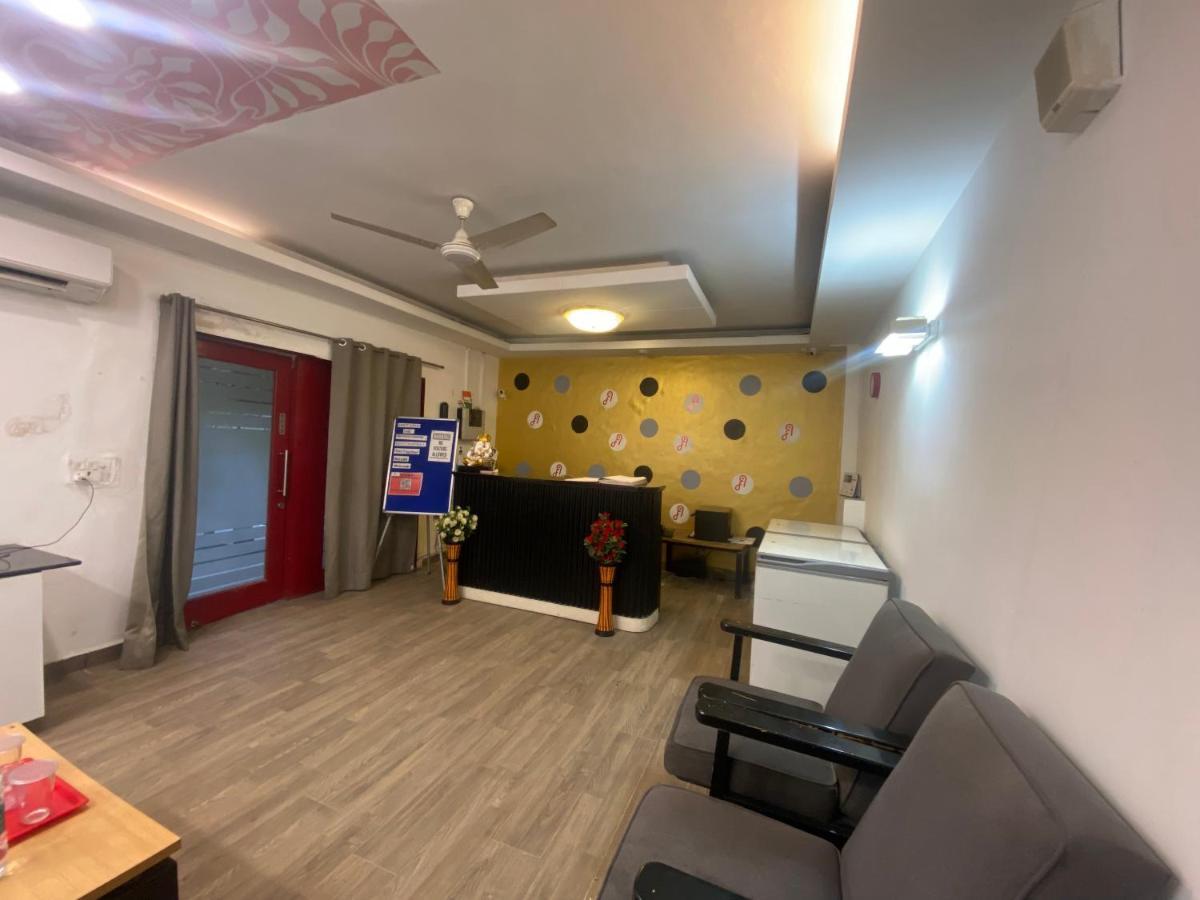 Divine Inn Couple Friendly Hotel Near Sector 51 Metro Station Noida Exterior photo