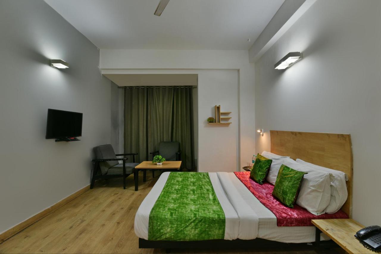 Divine Inn Couple Friendly Hotel Near Sector 51 Metro Station Noida Exterior photo