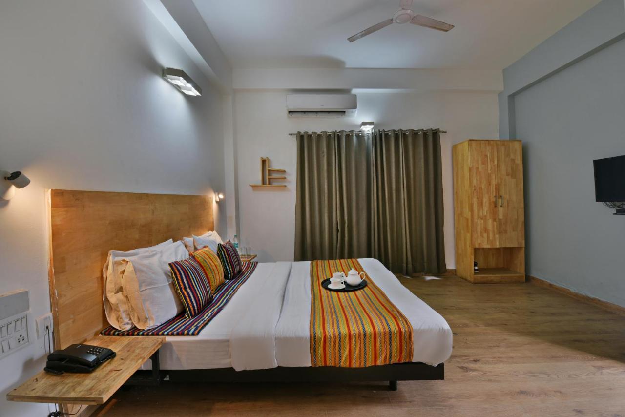 Divine Inn Couple Friendly Hotel Near Sector 51 Metro Station Noida Exterior photo