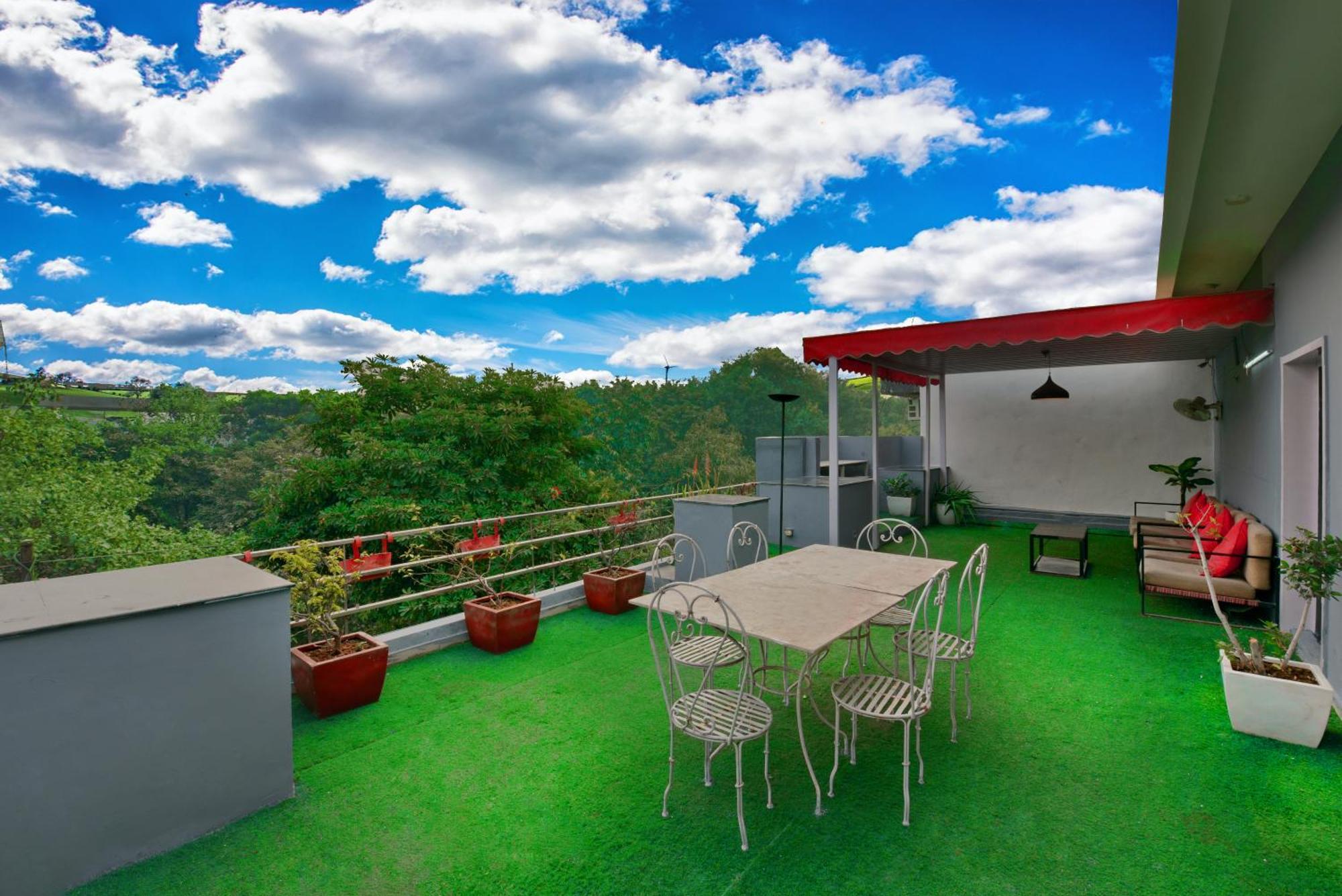 Divine Inn Couple Friendly Hotel Near Sector 51 Metro Station Noida Exterior photo